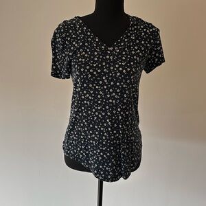 Market & Spruce Black and White Fitted Short Sleeve Blouse